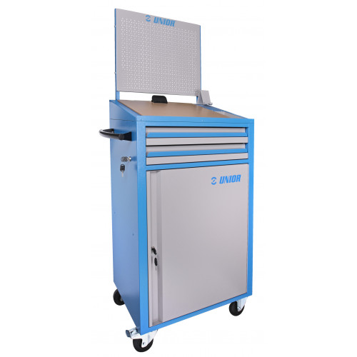 Pojazdný stôl so stenou na náradie a dverami