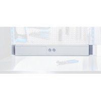 Držiak s elektrickou zásuvkou